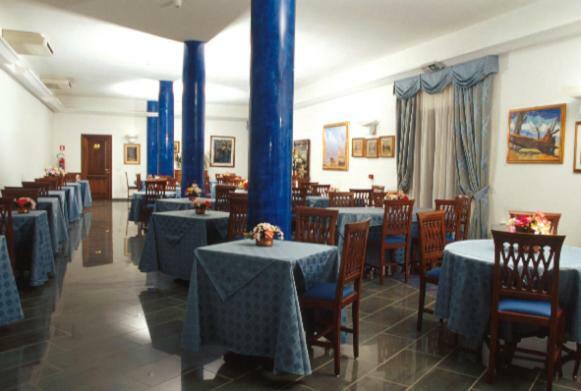 Hotel La Barcarola Марина-ди-Кампо Экстерьер фото